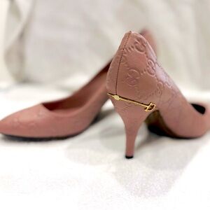 Beautiful NEW Gucci Monogram Embossed Pumps